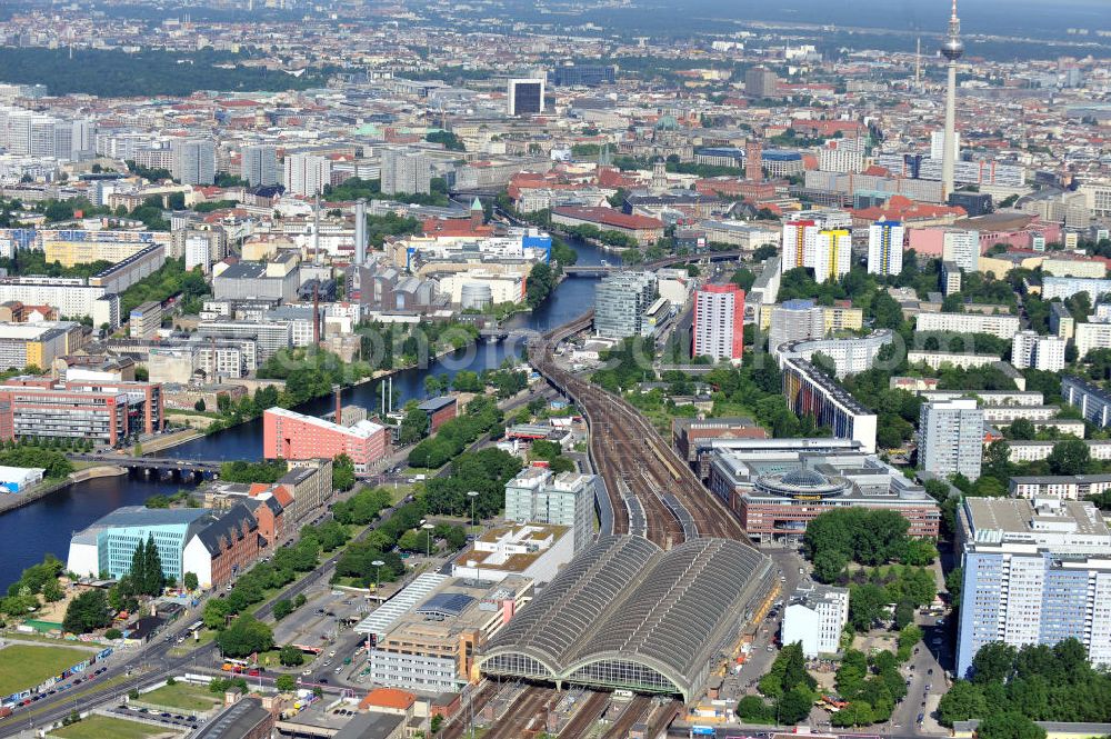 Berlin Friedrichshain from above - Stadtansicht von Friedrichshain und Kreuzberg nach Berlin-Mitte mit dem Fernsehturm. Townscape from Friedrichshain and Kreuzberg to Mitte with the TV tower.