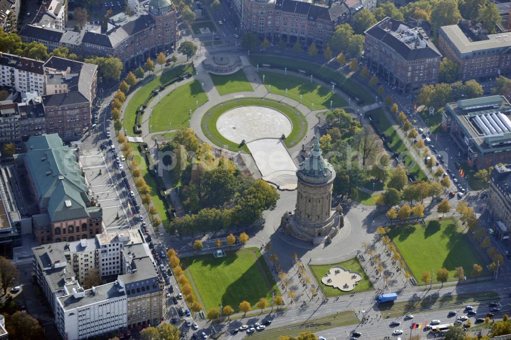 Mannheim from the bird's eye view: Blick auf die Stadt Mannheim in Baden-Württemberg mit dem Friedrichsplatz und dem historischen Wasserturm im Zentrum, sowie die Kunsthalle Mannheim und der Rosengarten. Der Wasserturm wurde 1889 errichtet und blieb bis zum Jahr 2000 für die Wasserversorgung der Stadt Mannheim in Betrieb. View to the city of Mannheim in Baden-Württemberg with the Friedrichsplatz, the historic water tower in the center, the art gallery and the rose garden.