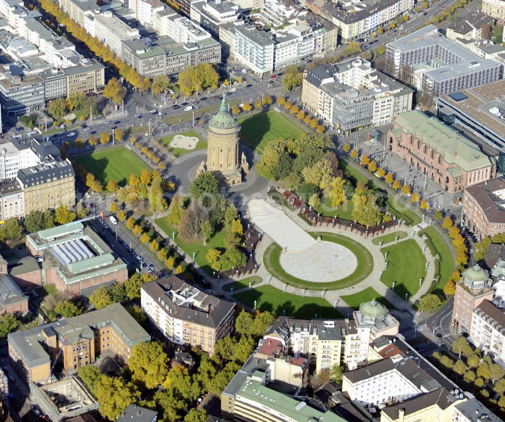 Aerial image Mannheim - Blick auf die Stadt Mannheim in Baden-Württemberg mit dem Friedrichsplatz und dem historischen Wasserturm im Zentrum, sowie die Kunsthalle Mannheim und der Rosengarten. Der Wasserturm wurde 1889 errichtet und blieb bis zum Jahr 2000 für die Wasserversorgung der Stadt Mannheim in Betrieb. View to the city of Mannheim in Baden-Württemberg with the Friedrichsplatz, the historic water tower in the center, the art gallery and the rose garden.