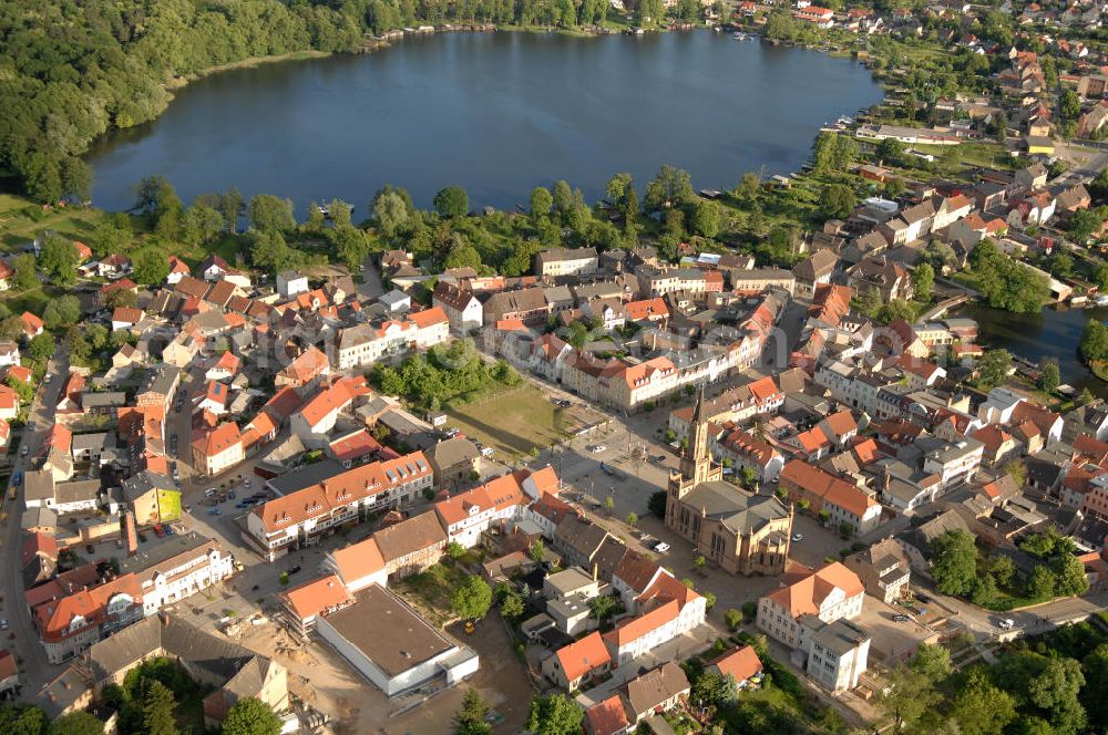 Aerial photograph Fürstenberg - Blick auf die Stadt Fürstenberg/ Havel. Sie hat eine über 3000jährige Geschichte und wurde ursprünglich auf der Insel Große Werder gegründet. Die Stadt wird von 3 Seen umschlossen und durch die Stadt fließt die Havel. Sie liegt am Rand der Mecklenburgischen Seenplatte. Ca. 6.450 Einwohner hat die Stadt. Kontakt: Stadt Fürstenberg/ Havel, Markt1, 16798 Fürstenberg/ Havel, Tel. 033093 / 346 0, info@stadt-fürstenberg-havel.de