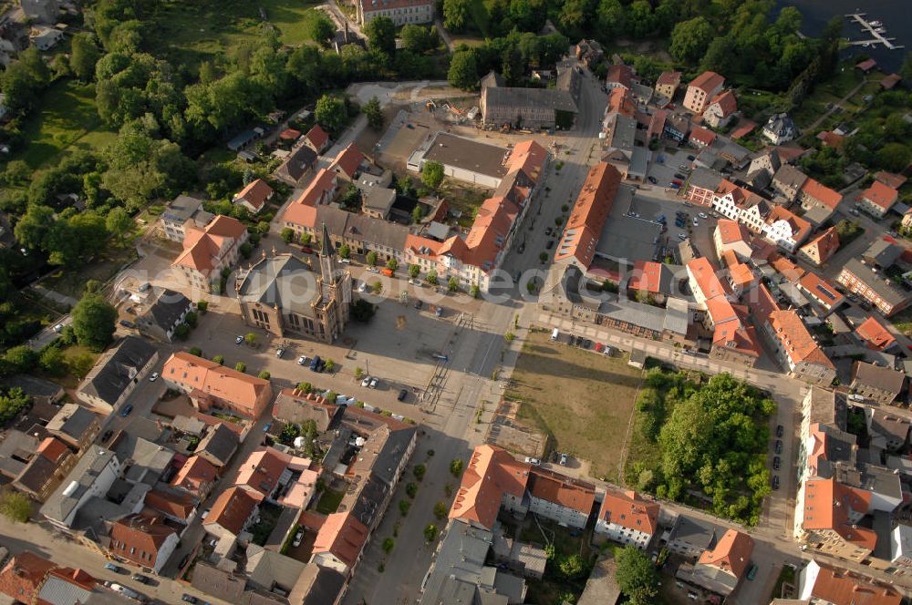 Aerial image Fürstenberg - Blick auf die Stadt Fürstenberg/ Havel. Sie hat eine über 3000jährige Geschichte und wurde ursprünglich auf der Insel Große Werder gegründet. Die Stadt wird von 3 Seen umschlossen und durch die Stadt fließt die Havel. Sie liegt am Rand der Mecklenburgischen Seenplatte. Ca. 6.450 Einwohner hat die Stadt. Kontakt: Stadt Fürstenberg/ Havel, Markt1, 16798 Fürstenberg/ Havel, Tel. 033093 / 346 0, info@stadt-fürstenberg-havel.de