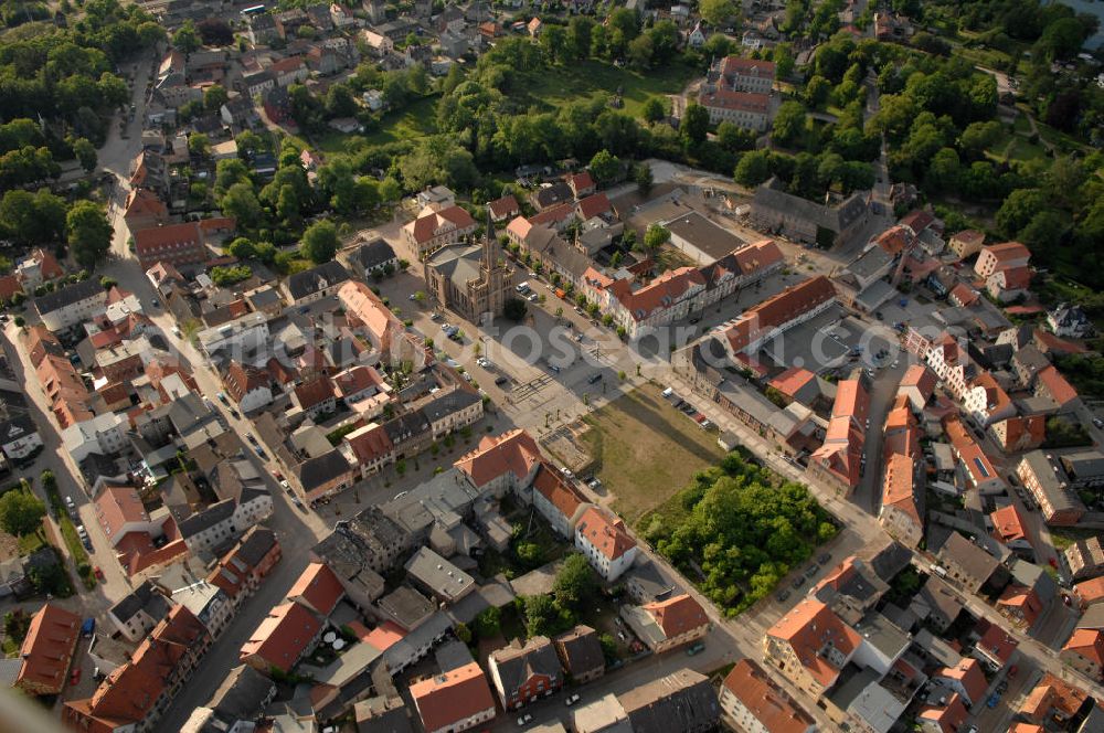 Aerial photograph Fürstenberg - Blick auf die Stadt Fürstenberg/ Havel. Sie hat eine über 3000jährige Geschichte und wurde ursprünglich auf der Insel Große Werder gegründet. Die Stadt wird von 3 Seen umschlossen und durch die Stadt fließt die Havel. Sie liegt am Rand der Mecklenburgischen Seenplatte. Ca. 6.450 Einwohner hat die Stadt. Kontakt: Stadt Fürstenberg/ Havel, Markt1, 16798 Fürstenberg/ Havel, Tel. 033093 / 346 0, info@stadt-fürstenberg-havel.de