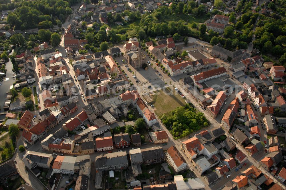 Fürstenberg from above - Blick auf die Stadt Fürstenberg/ Havel. Sie hat eine über 3000jährige Geschichte und wurde ursprünglich auf der Insel Große Werder gegründet. Die Stadt wird von 3 Seen umschlossen und durch die Stadt fließt die Havel. Sie liegt am Rand der Mecklenburgischen Seenplatte. Ca. 6.450 Einwohner hat die Stadt. Kontakt: Stadt Fürstenberg/ Havel, Markt1, 16798 Fürstenberg/ Havel, Tel. 033093 / 346 0, info@stadt-fürstenberg-havel.de