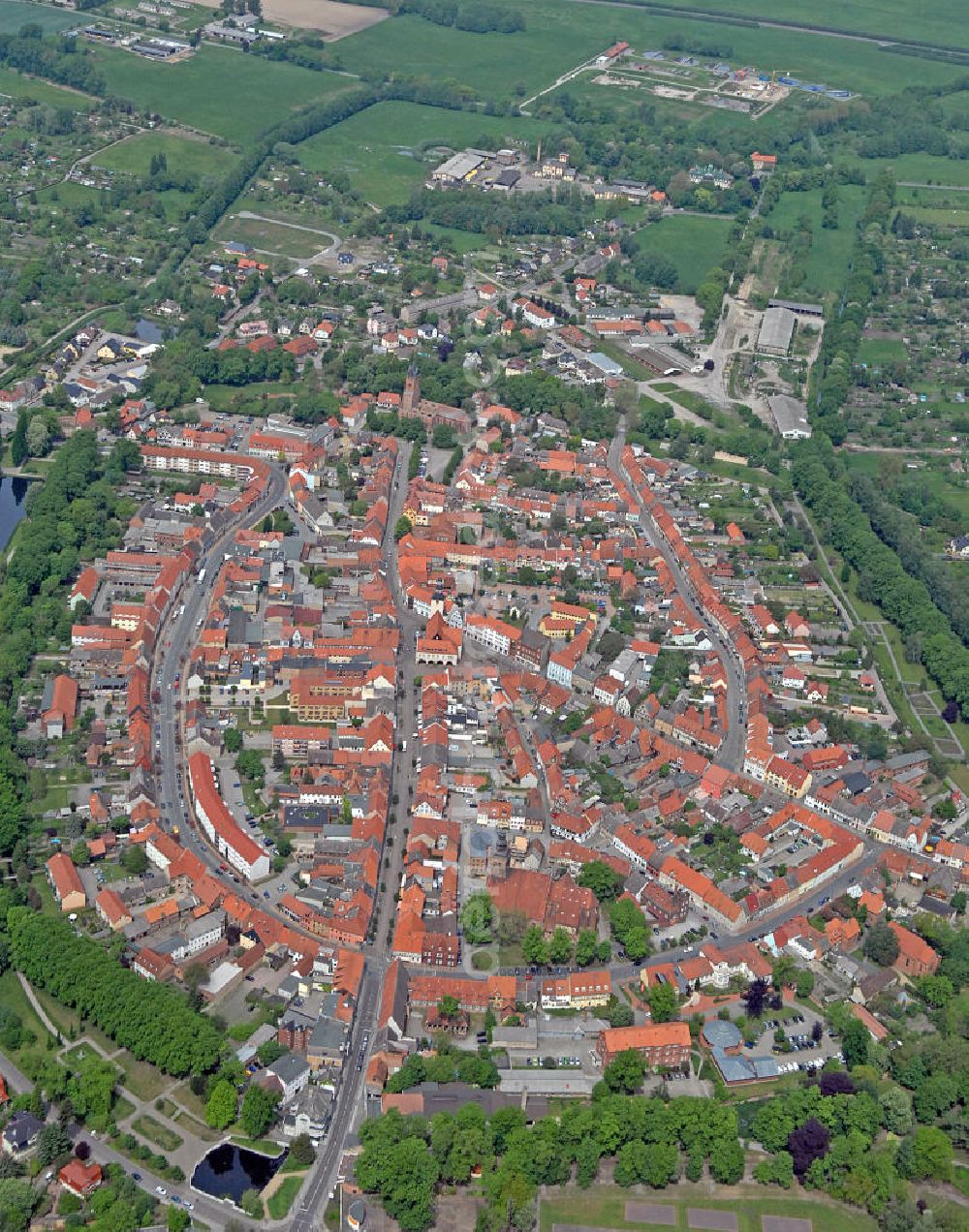 Aerial image Gardelegen - Blick über die Stadt Gardelegen in Sachsen-Anhalt. Der Ort wurde erstmals im Jahr 1190 erwähnt. Seit Mai 2008 trägt die Stadt den Namenszusatz Hansestadt. View of the City Gardelegen in Saxony-Anhalt. The town was first mentioned in 1190. Since May 2008 the city has added the name Hanseatic city.