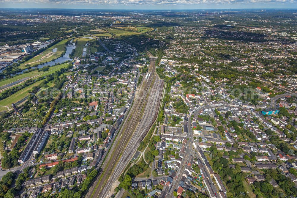 Aerial image Mülheim an der Ruhr - City view with track systems in Muelheim on the Ruhr at Ruhrgebiet in the state North Rhine-Westphalia, Germany