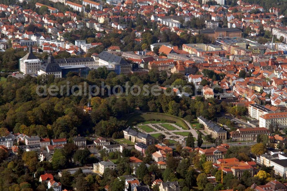 Gotha from the bird's eye view: Blick auf die Stadt Gotha mit dem Schloss Friedenstein, dem Schlosspark und dem Museum für Natur.