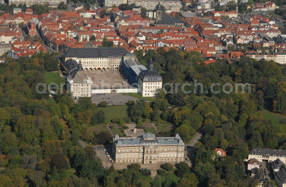 Aerial photograph Gotha - Blick auf das Wahrzeichen von Gotha: Schloss Friedenstein mit Schlosspark und dem Museum der Natur. Heute sind die Museen der Stadt mit bedeutenden Kunstschätzen Thüringens und das Ekhof-Theater dort untergebracht, als auch die Universitäts-und Forschungsbibliothek Erfurt/Gotha und das Thüringische Staatsarchiv Gotha. Kontakt: Stiftung Schloss Friedenstein, Museum für Regionalgeschichte und Volkskunde, Schloss Friedenstein, 99867 Gotha; Tel. 03621/823415