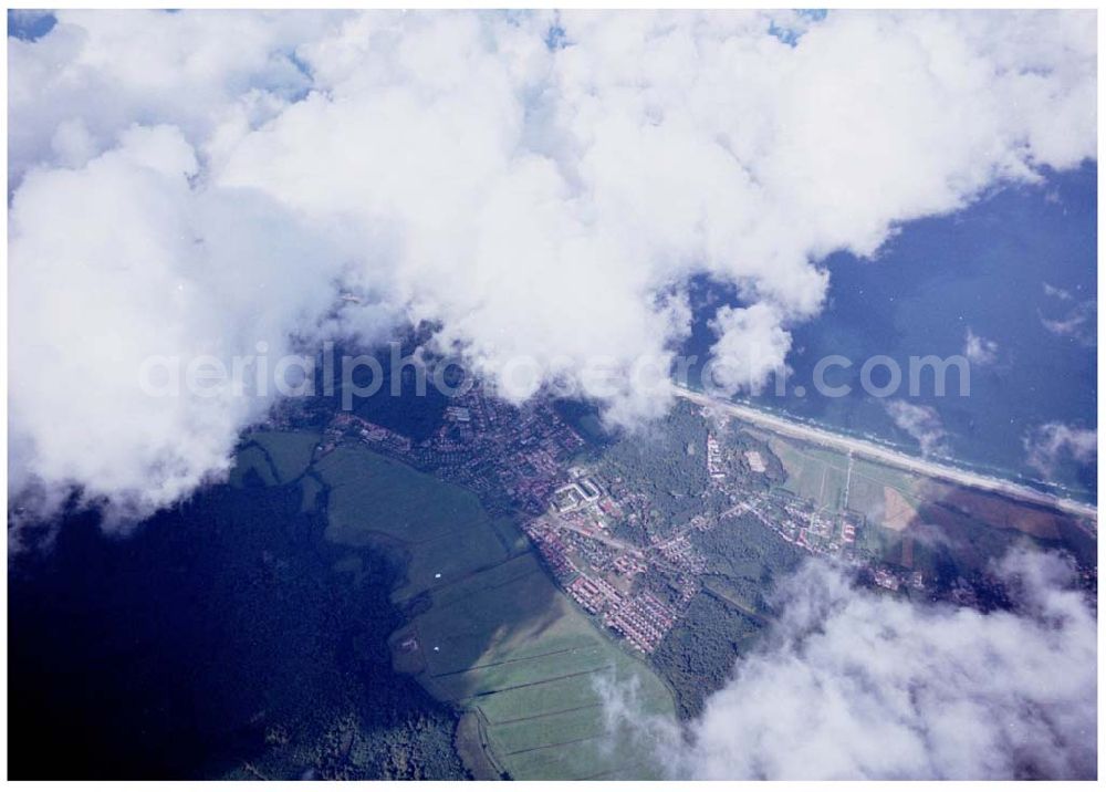 Graal-Müritz / Mecklenburg Vorpommern from the bird's eye view: Stadtansicht von Graal-Müritz aus 7000ft Höhe mit dem Wohnneubaugebiet der HAWO KG / 27.09.02