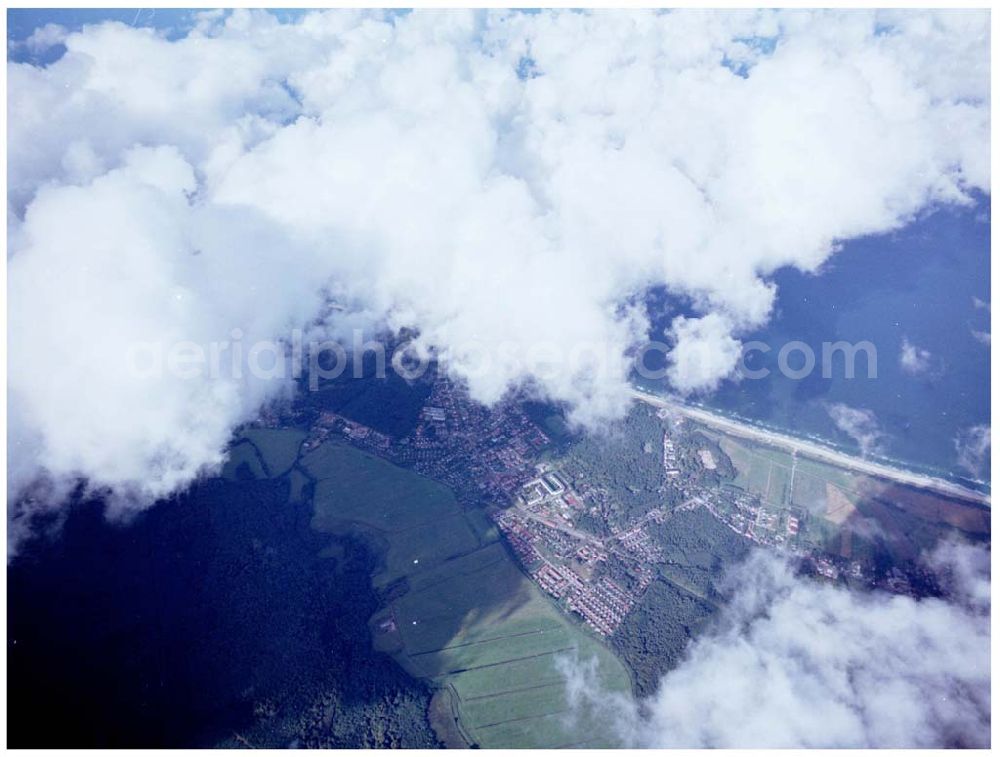 Aerial photograph Graal-Müritz / Mecklenburg Vorpommern - Stadtansicht von Graal-Müritz aus 7000ft Höhe mit dem Wohnneubaugebiet der HAWO KG / 27.09.02