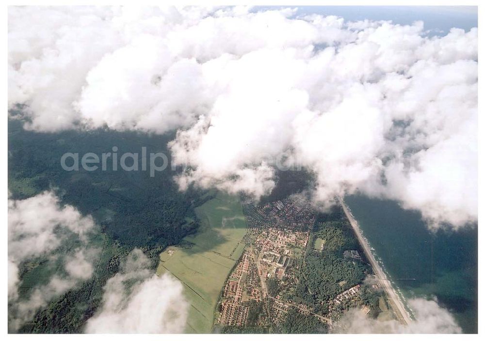 Graal-Müritz / Mecklenburg Vorpommern from the bird's eye view: Stadtansicht von Graal-Müritz aus 7000ft Höhe mit dem Wohnneubaugebiet der HAWO KG / 27.09.02