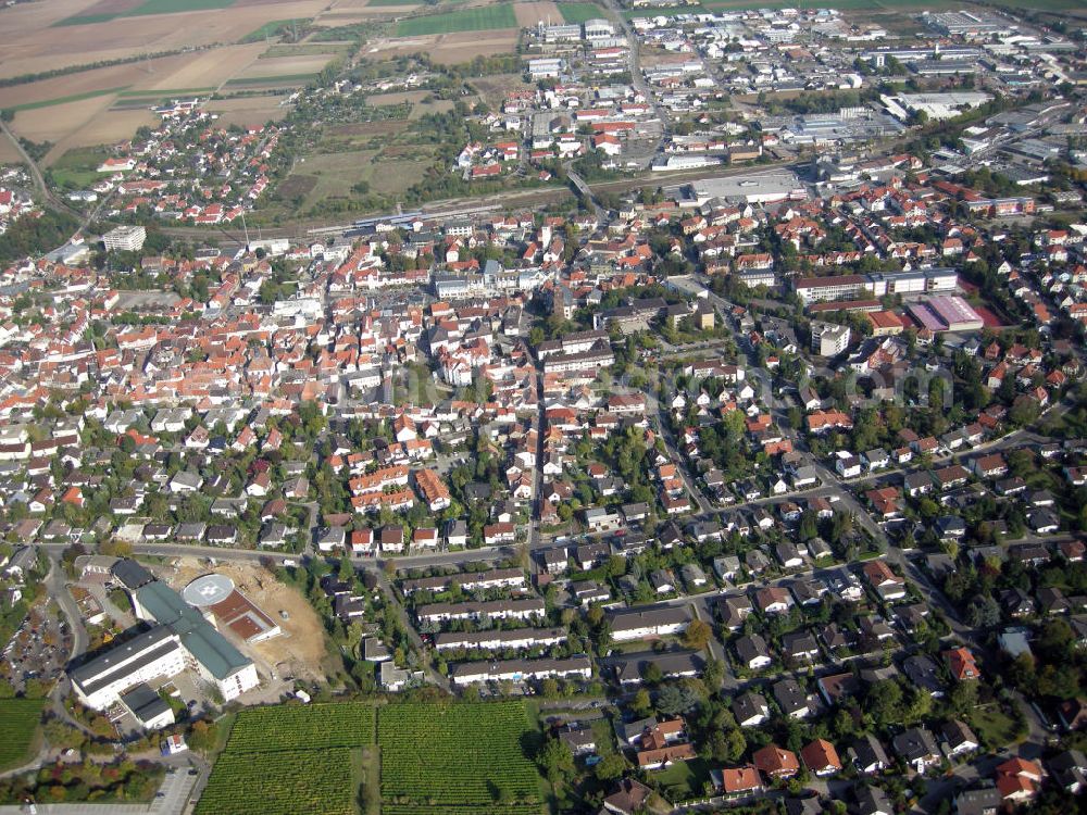 Aerial image Grünstadt - Blick auf Grünstadt. Die verbandsfreie Stadt im Landkreis Bad Dürkheim in Rheinland-Pfalz ist Verwaltungssitz der verbandsgemeinde Grünstadt-Land, der sie selbst jedoch nicht angehört. View to Grünstadt in the administrative district Bad Dürkheim of Rhineland-Palastinate.