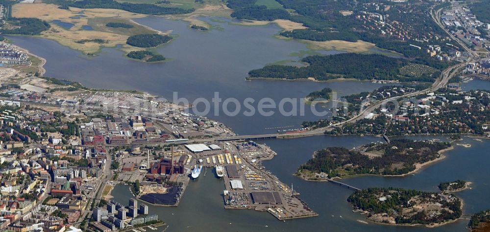 Aerial photograph Helsinki - Cityscape with the peninsulas Sompasaari, Mustikkamaa and Korkeasaari in Helsinki, capital of Finland