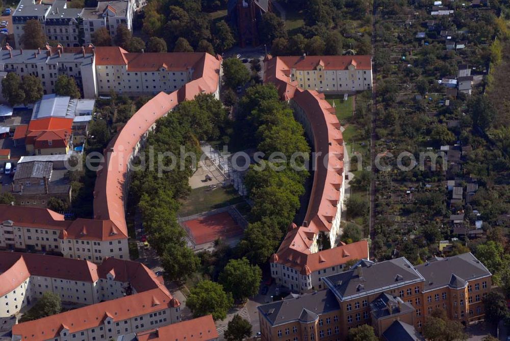 Aerial photograph Halle - Blick auf den Johannesplatz mit der Johanneskirche und die umliegende Wohnsiedlung