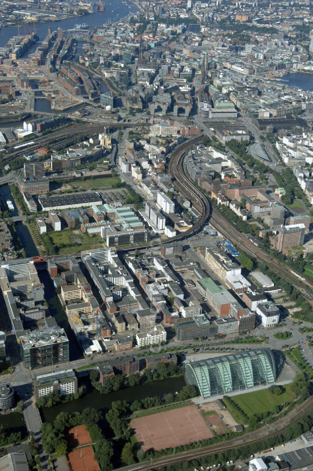 Aerial photograph Hamburg - Blick auf Hamburg Mitte unter an deren mit dem Berliner Bogen auf dem Anckelmannsplatz 1. Kontakt: Hamburg Tourismus GmbH, Steinstraße 7, 20095 Hamburg, Tel: +49(0)40 30051 300, Fax +49(0)40 30051 333, Email: info@hamburg-tourismus.de