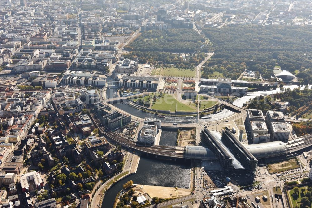 Aerial photograph Berlin - Cityscape with the government district and the building of the main station in Berlin in Germany