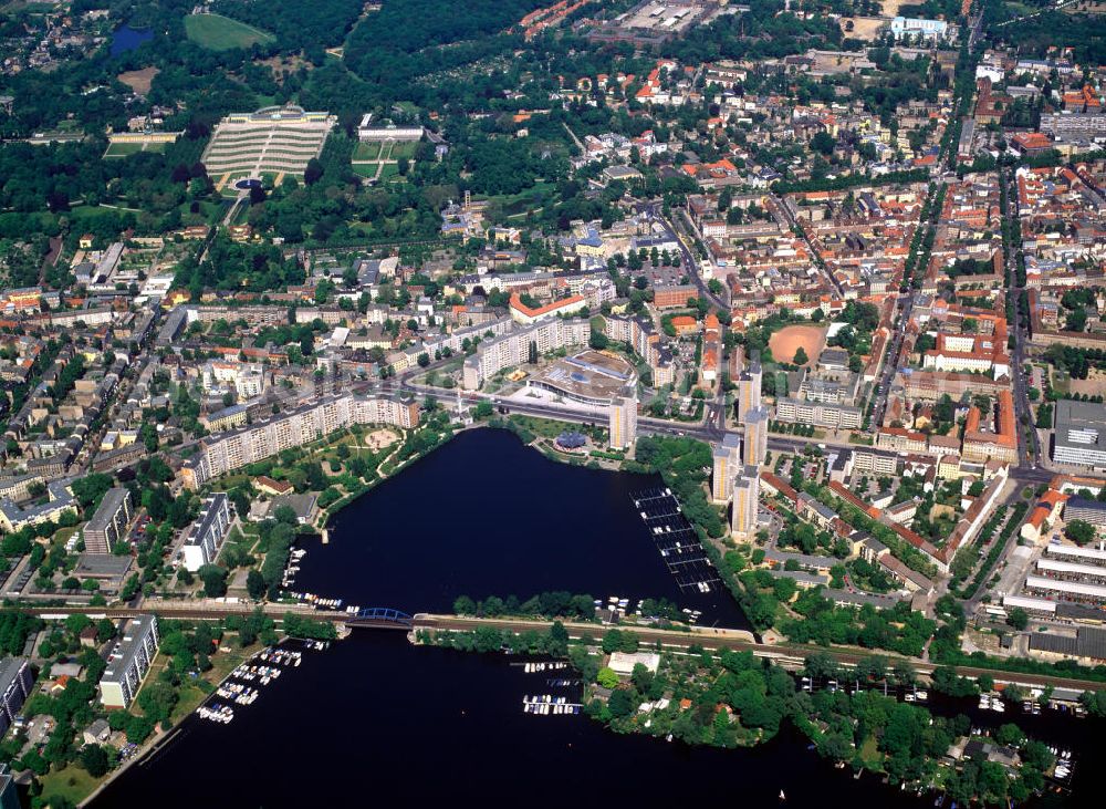 Aerial image Potsdam - Stadtansicht mit der Insel Untere Planitz und der Neustädter Havelbucht zwischen Potsdam West und Potsdam Zentrum, sowie dem Park Sanssouci und die Jägervorstadt. Cityscape with the island Untere Planitz und the Havel bay between the district Potsdam West and Potsdam Zentrum.