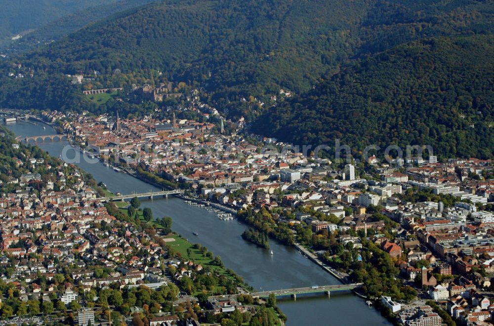 Aerial photograph Heidelberg - Die Altstadt von Heidelberg am südlichen Ufer des Neckars. Im Hintergrund das Heidelberger Schloss. The old town of Heidelberg on the south bank of the Neckar River;