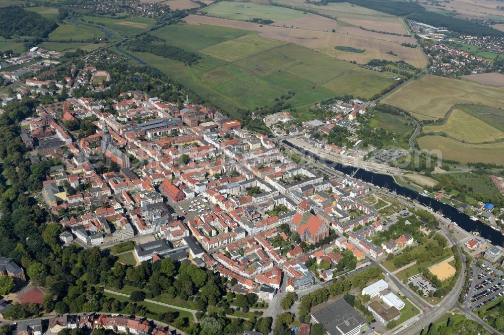 Aerial image Greifswald - City view of the historic city center with Jacobi Church and Cathedral of St. Nikolai and marketplace of the Hanseatic city of Greifswald in Mecklenburg-Western Pomerania