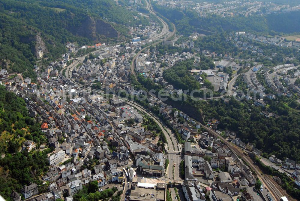 Aerial photograph Idar-Oberstein - Blick auf die Stadt Idar-Oberstein im Verlauf der Nahe-Hoch-Straße. Idar-Oberstein ist eine große kreisangehörige Stadt im Landkreis Birkenfeld. Sie ist als Edelstein- und Garnisonsstadt sowie für die Felsenkirche bekannt. Kontakt: Stadtverwaltung Idar-Oberstein, Georg-Maus-Str. 1 (Schillerschule), 55743 Idar-Oberstein, Tel.: 06781/64-0, E-Mail: stadtverwaltung@idar-oberstein.de,