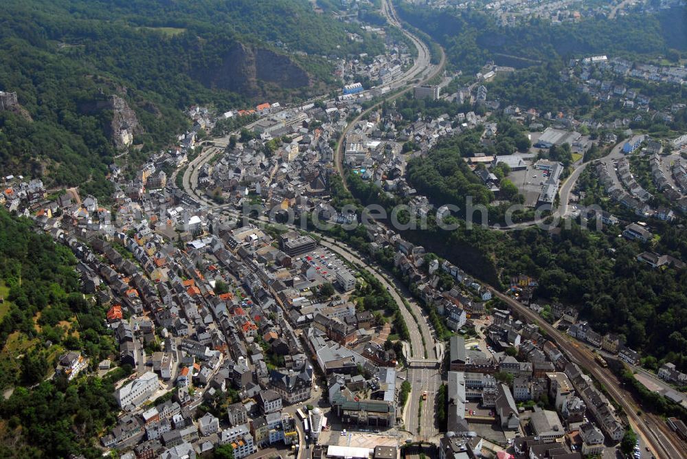 Idar-Oberstein from above - Blick auf die Stadt Idar-Oberstein im Verlauf der Nahe-Hoch-Straße. Idar-Oberstein ist eine große kreisangehörige Stadt im Landkreis Birkenfeld. Sie ist als Edelstein- und Garnisonsstadt sowie für die Felsenkirche bekannt. Kontakt: Stadtverwaltung Idar-Oberstein, Georg-Maus-Str. 1 (Schillerschule), 55743 Idar-Oberstein, Tel.: 06781/64-0, E-Mail: stadtverwaltung@idar-oberstein.de,