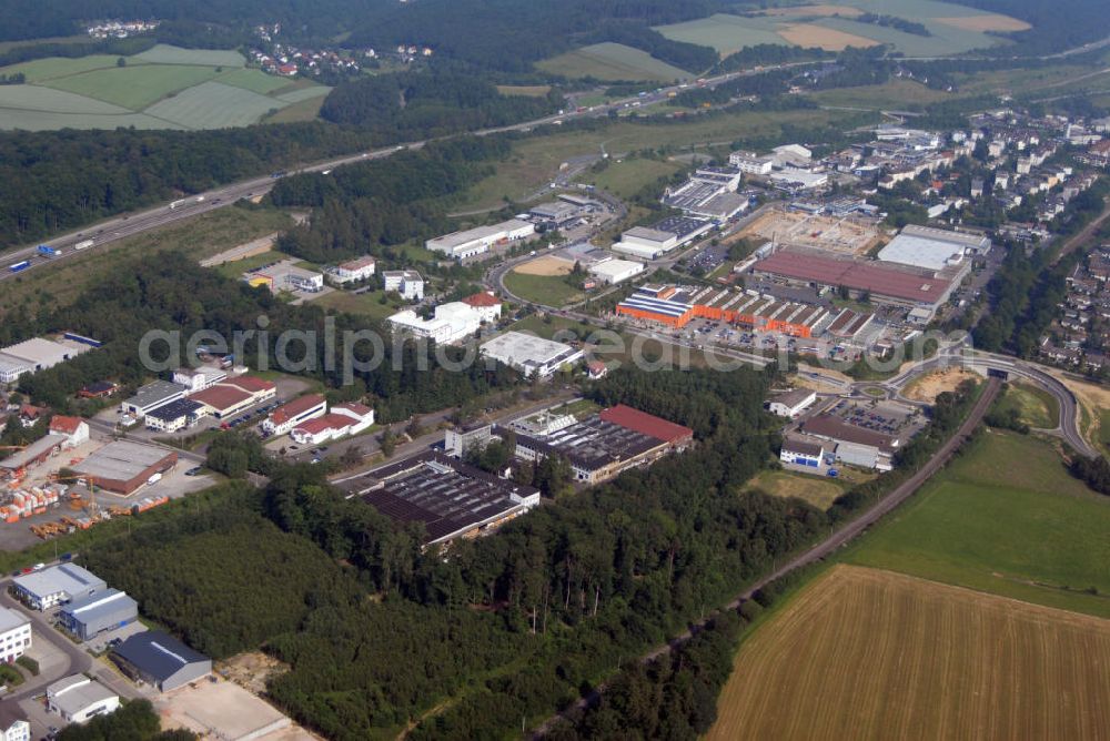 Aerial image Idstein - Blick auf den Ort Idstein. Idstein, eine Stadt im Rheingau-Taunus-Kreis in Hessen, liegt nördlich von Wiesbaden. Wahrzeichen der Stadt ist der Hexenturm aus dem 12. Jh. Idstein, 1102 erstmals urkundlich als Etichenstein erwähnt, erhielt im Jahr 1287 von Rudolf von Habsburg die Stadtrechte verliehen. Neben dem bereits erwähnten Hexenturm im Bereich der alten Nassauer Burg besitzt die Stadt einen mittelalterlichen Stadtkern mit vielen Fachwerkbauten. Das älteste erhaltene Wohnhaus stammt von 1410.