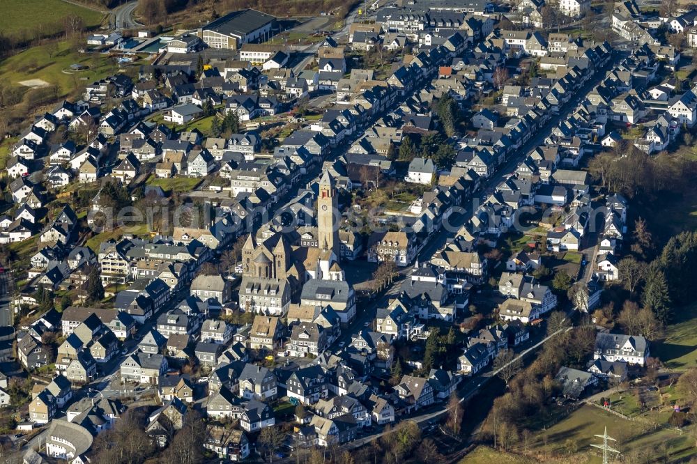 Aerial image Schmallenberg - Cityscape of downtown at the church Alexan der of Schmallenberg in the Ruhr area in North Rhine-Westphalia