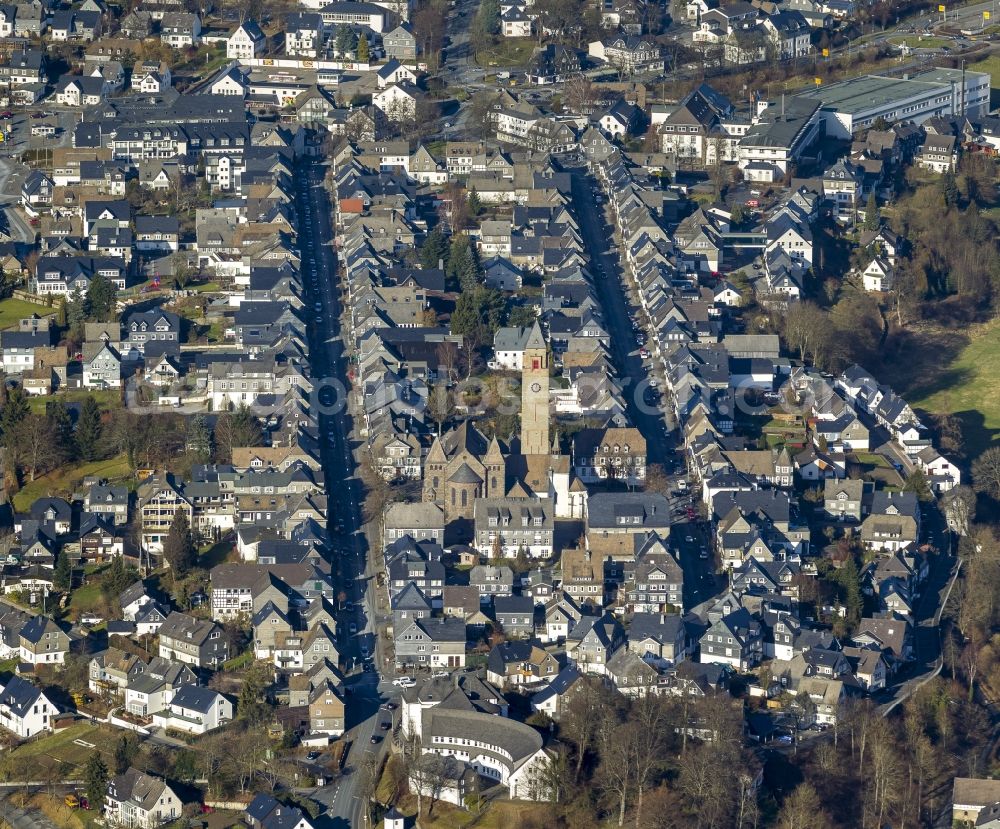 Aerial photograph Schmallenberg - Cityscape of downtown at the church Alexan der of Schmallenberg in the Ruhr area in North Rhine-Westphalia