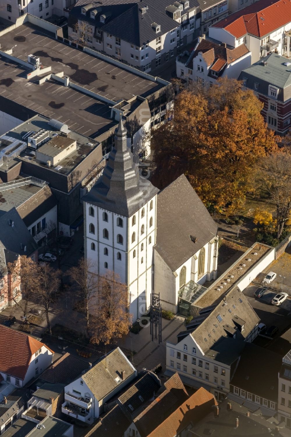 Aerial photograph Lippstadt - City view from the downtown area with the Church of St. Nicholas in Lippstadt in North Rhine-Westphalia NRW