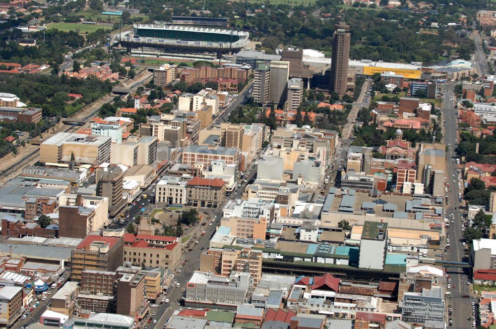 Aerial image Bloemfontein - Stadtansicht auf die Innenstadt von Bloemfontein mit der Selbourne Ave / President Brand Street. Im Hintergrund das Free State Stadion , einem Austragungsort der FIFA World Cup 2010. Cityscape at the heart of Bloemfontein Central with the Selbourne Ave / President Brand Street. In the background the Free State Stadium, a venue for the FIFA World Cup 2010.