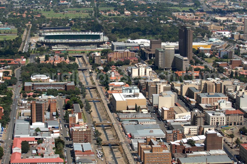 Aerial photograph Bloemfontein - Stadtansicht auf die Innenstadt von Bloemfontein mit der Selbourne Ave / President Brand Street. Im Hintergrund das Free State Stadion , einem Austragungsort der FIFA World Cup 2010. Cityscape at the heart of Bloemfontein Central with the Selbourne Ave / President Brand Street. In the background the Free State Stadium, a venue for the FIFA World Cup 2010.