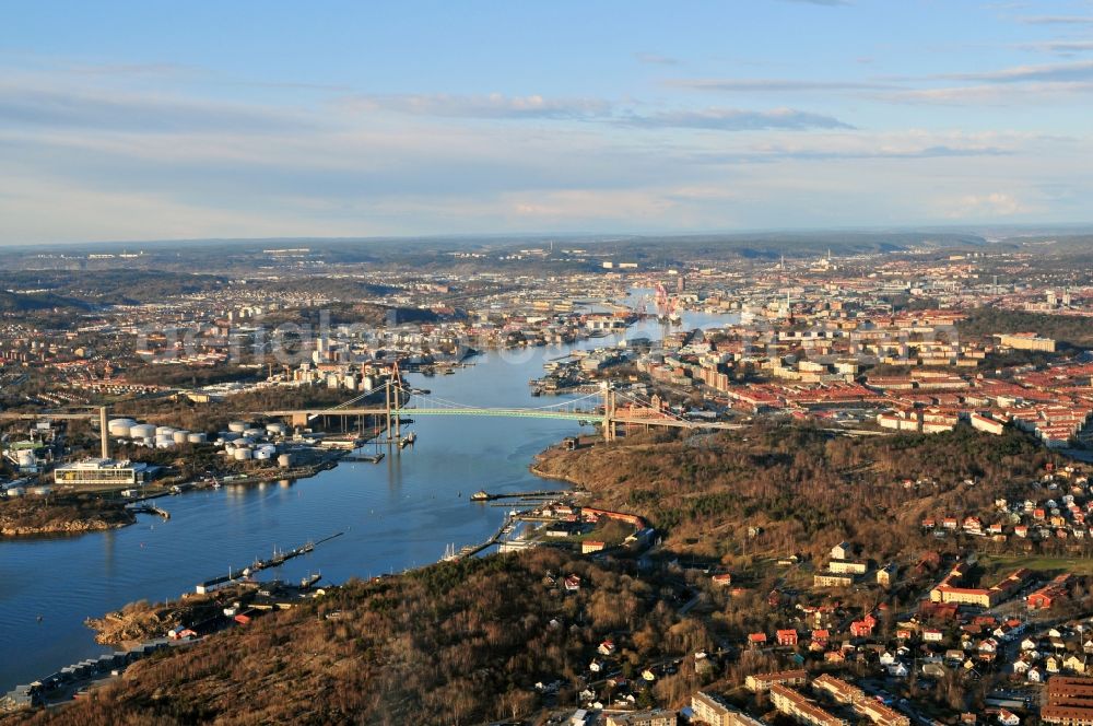 Aerial photograph Göteborg - Cityscape of downtown on the Älvsborgsbron - Bridge over the Göta älv in Gothenburg in Sweden