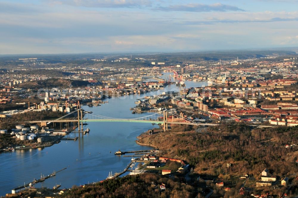 Göteborg from above - Cityscape of downtown on the Älvsborgsbron - Bridge over the Göta älv in Gothenburg in Sweden