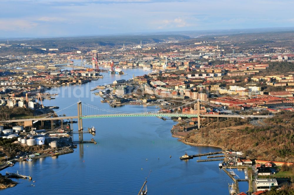 Aerial photograph Göteborg - Cityscape of downtown on the Älvsborgsbron - Bridge over the Göta älv in Gothenburg in Sweden