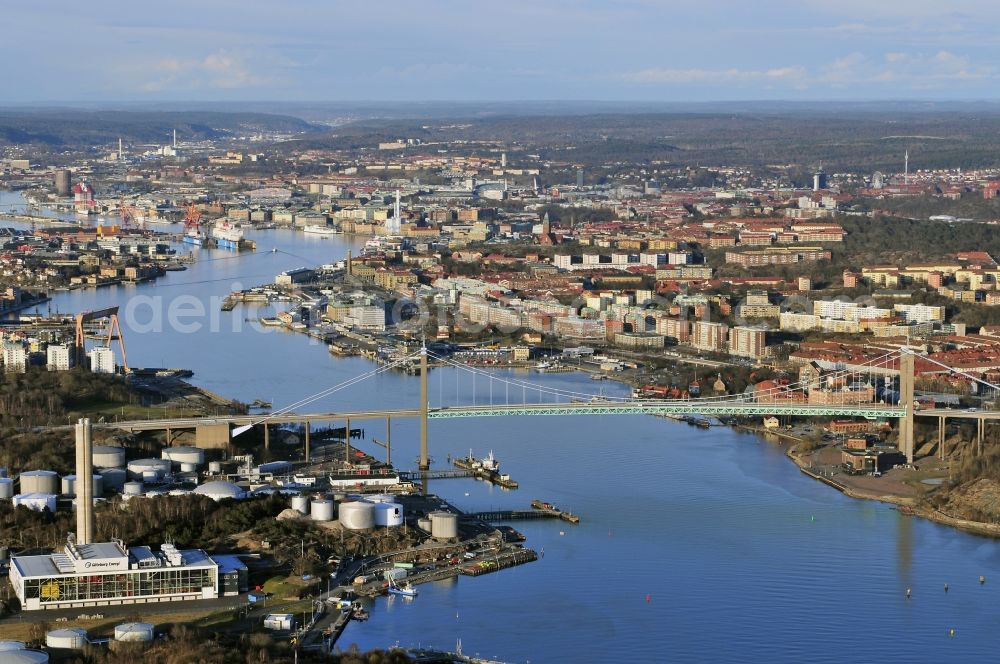 Göteborg from above - Cityscape of downtown on the Älvsborgsbron - Bridge over the Göta älv in Gothenburg in Sweden