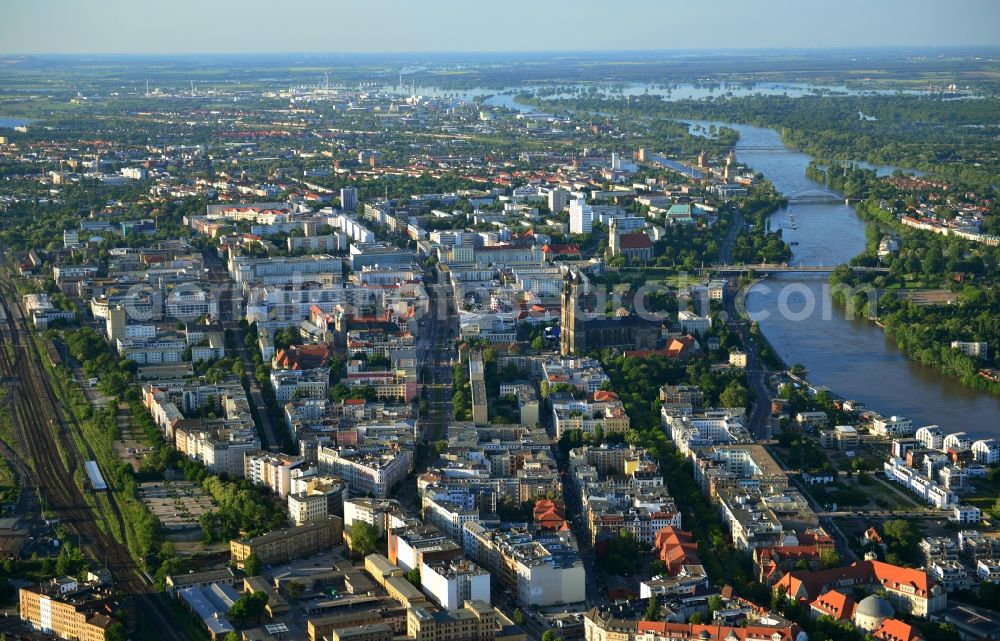 Aerial photograph Magdeburg - Cityscape of downtown Magdeburg on the banks of the Elbe in Saxony-Anhalt