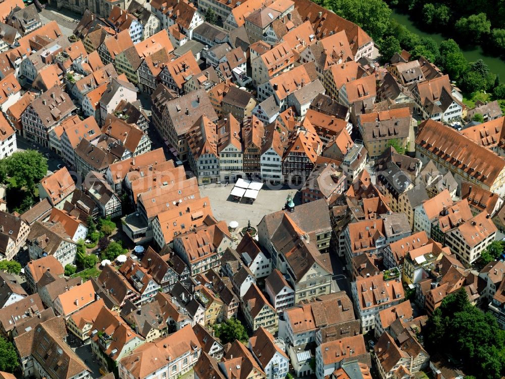 Aerial image Tübingen - Cityscape of downtown's historic Market Square with the famous half-timbered house ensemble of Tübingen in Baden-Württemberg