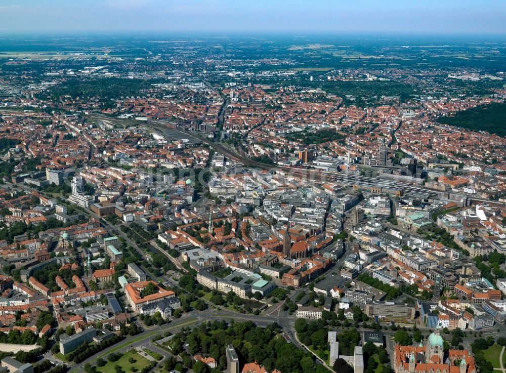 Aerial photograph Hannover - City view from the city center at the main station of the Deutsche Bahn in the city of Hanover in Lower Saxony