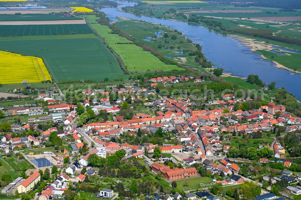 Arneburg from the bird's eye view: City view on down town in Arneburg in the state Saxony-Anhalt, Germany