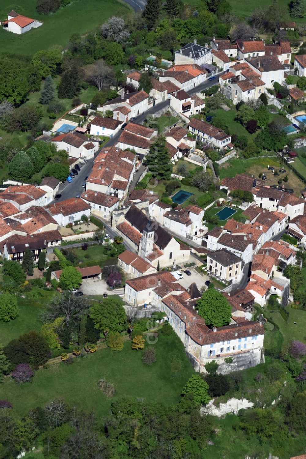 Aerial photograph Aubeterre-sur-Dronne - City view of the city area of in Aubeterre-sur-Dronne in Aquitaine Limousin Poitou-Charentes, France