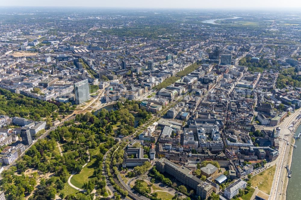 Aerial image Düsseldorf - City view on down town overlooking the park of Hofgarten in the district Stadtmitte in Duesseldorf in the state North Rhine-Westphalia, Germany