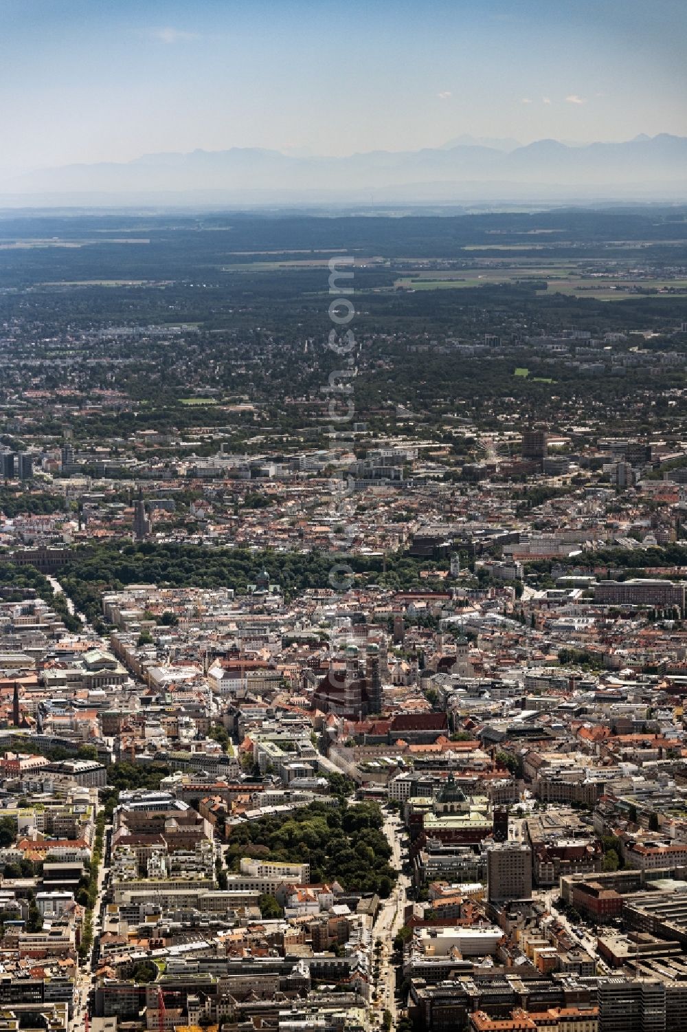 München from the bird's eye view: City view on down town with Blick Richtung Sueden bei schoenem Wetter and Bergpanorama in Munich in the state Bavaria, Germany