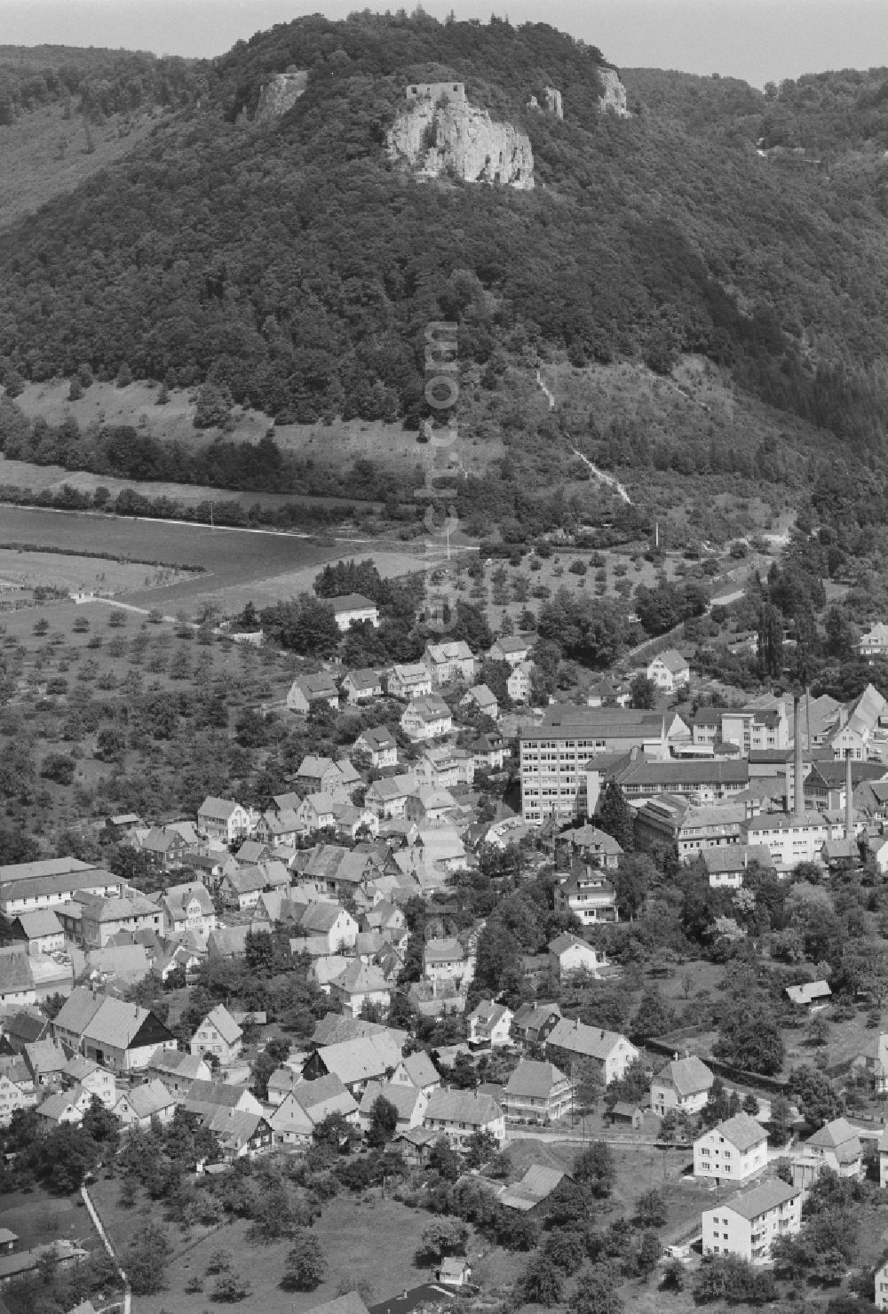 Heubach from the bird's eye view: City view of the inner city area with the castle ruins of Rosenstein in Heubach in the state Baden-Wuerttemberg, Germany