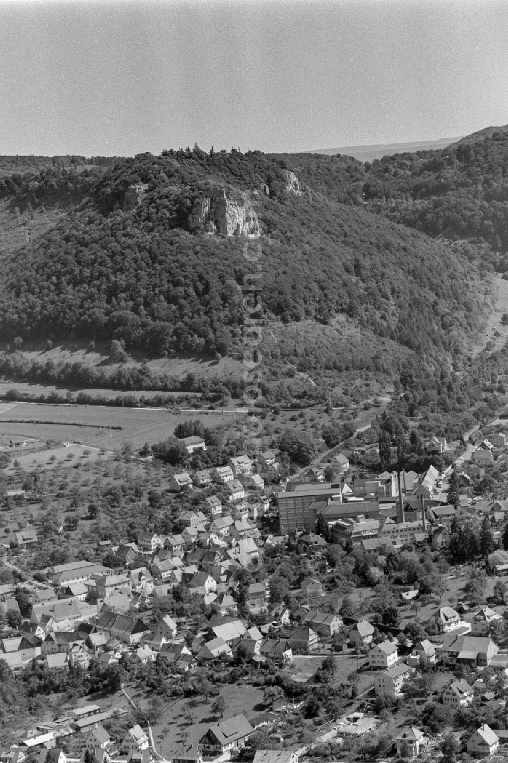 Heubach from the bird's eye view: City view of the inner city area with the castle ruins of Rosenstein in Heubach in the state Baden-Wuerttemberg, Germany