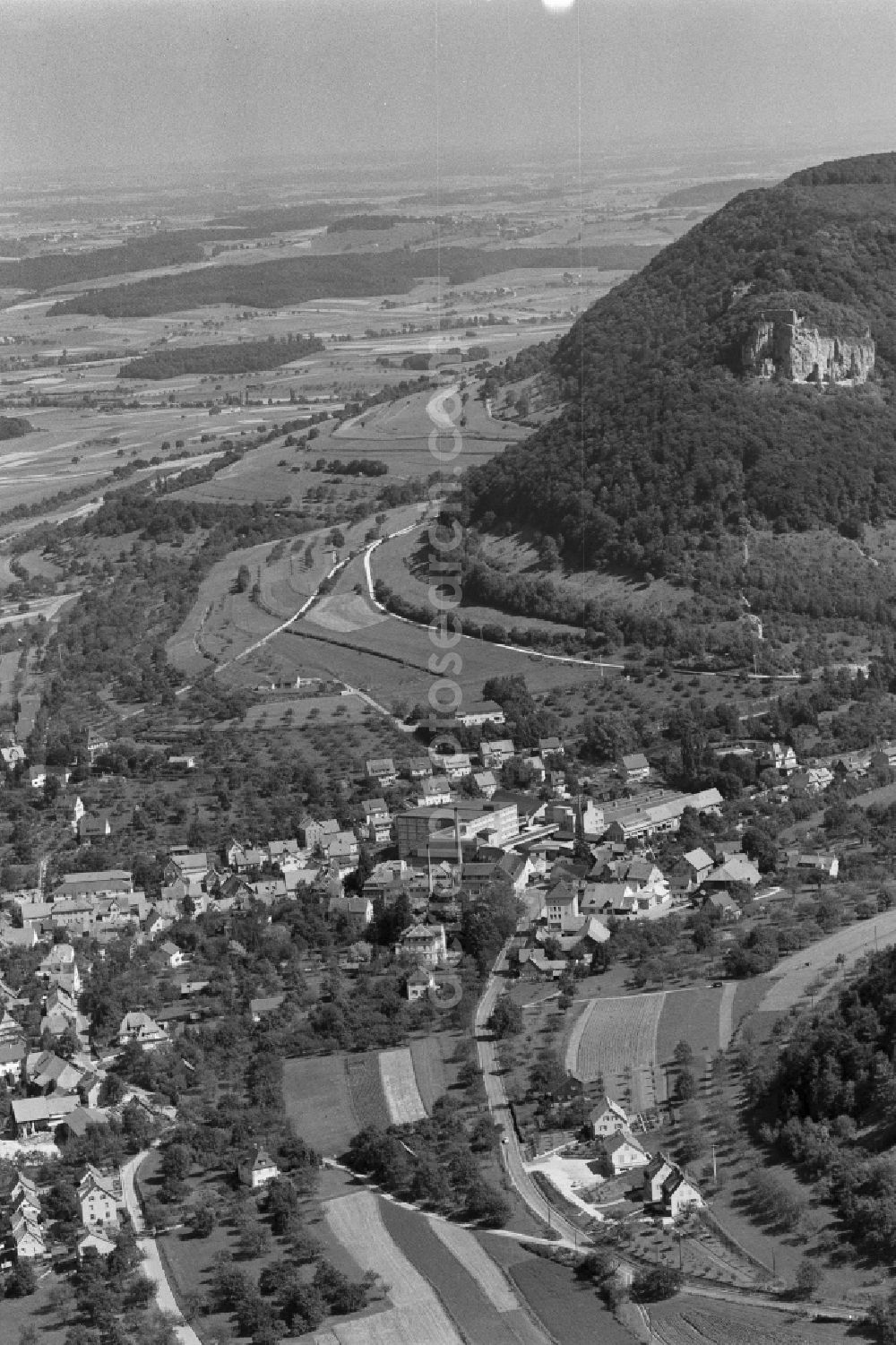 Aerial image Heubach - City view of the inner city area with the castle ruins of Rosenstein in Heubach in the state Baden-Wuerttemberg, Germany