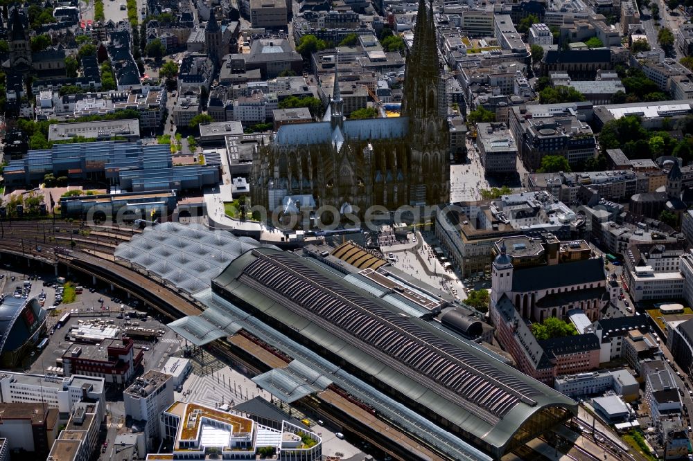 Köln from the bird's eye view: City view on down town with Dom and Central Station in the district Altstadt in Cologne in the state North Rhine-Westphalia, Germany