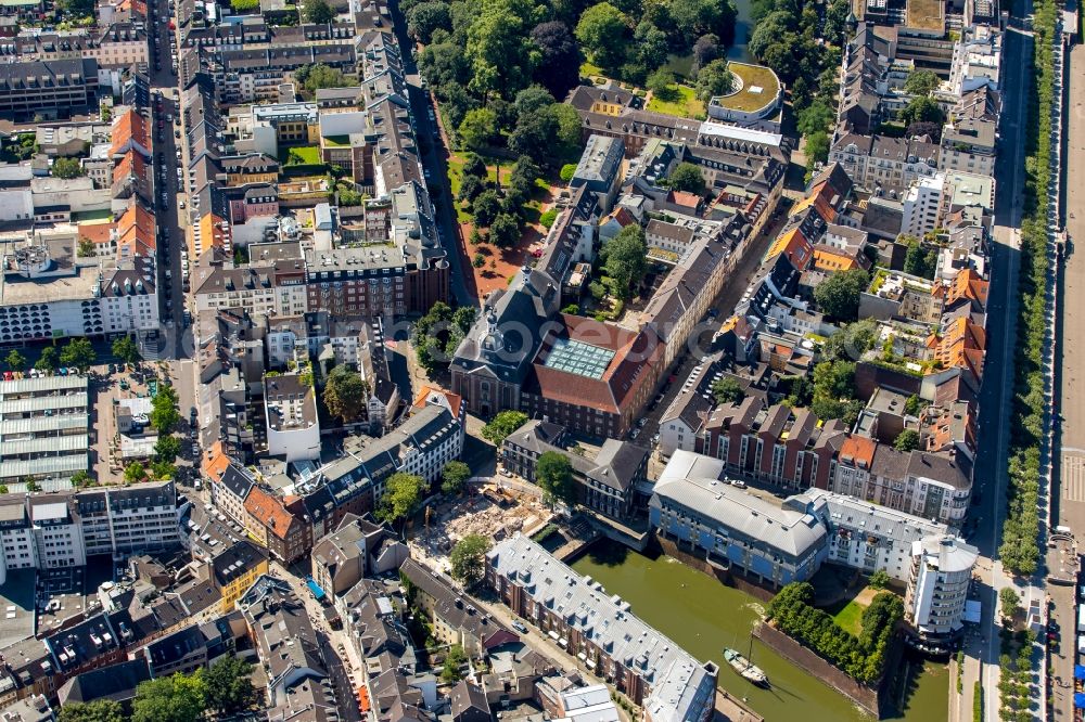 Aerial photograph Düsseldorf - City view of the city area with Old Haven an church building of the St. Maximilian-Church of in Duesseldorf in the state North Rhine-Westphalia