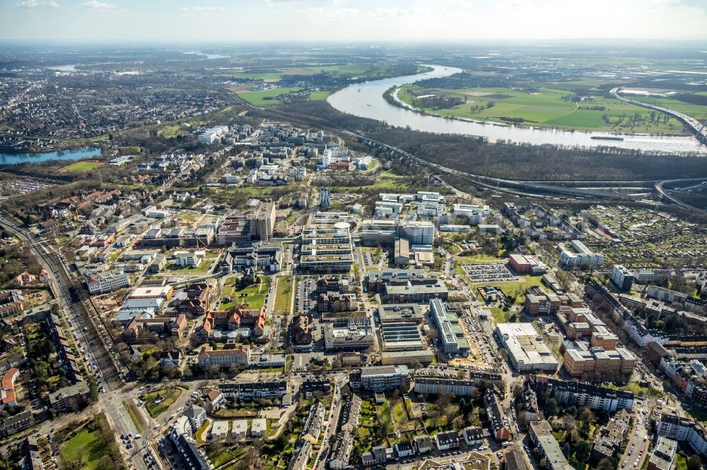 Aerial photograph Düsseldorf - City view on down town in Duesseldorf in the state North Rhine-Westphalia, Germany