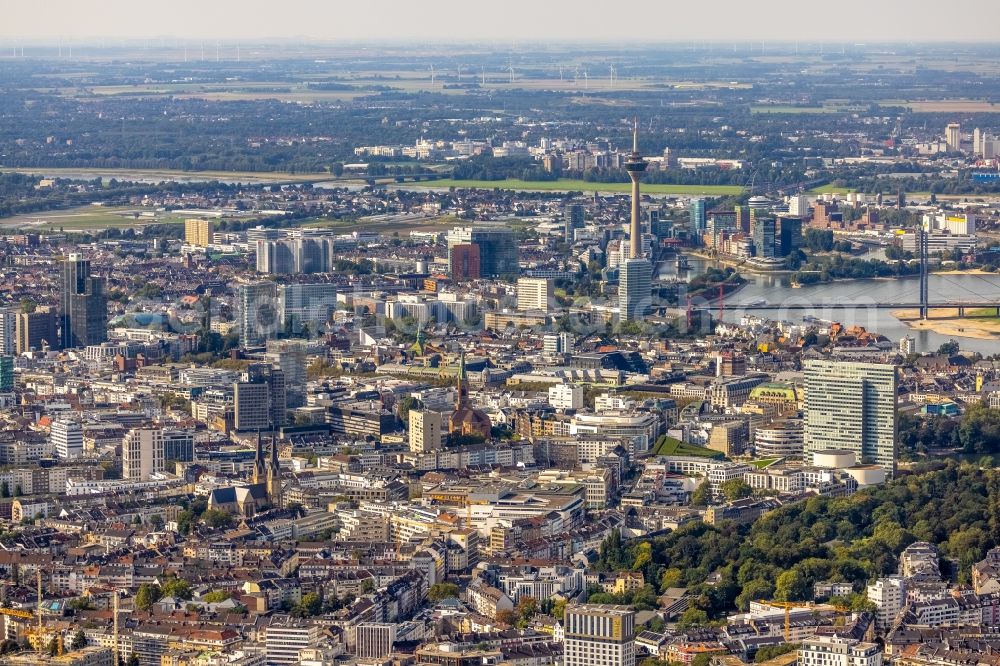 Düsseldorf from above - City view of the city area of in Duesseldorf at Ruhrgebiet in the state North Rhine-Westphalia, Germany