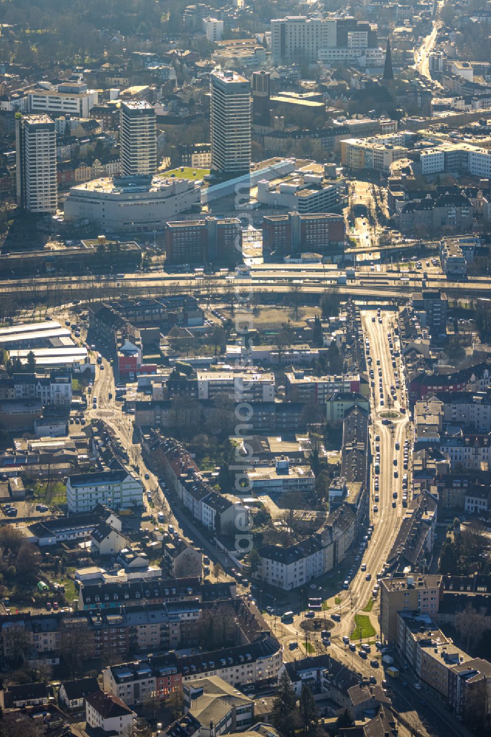 Aerial photograph Mülheim an der Ruhr - City view on down town along the Eppinghofer Strasse in Muelheim on the Ruhr at Ruhrgebiet in the state North Rhine-Westphalia, Germany