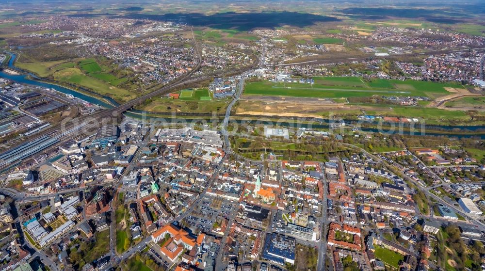 Hamm from the bird's eye view: City view on down town along the B63 in Hamm at Ruhrgebiet in the state North Rhine-Westphalia, Germany